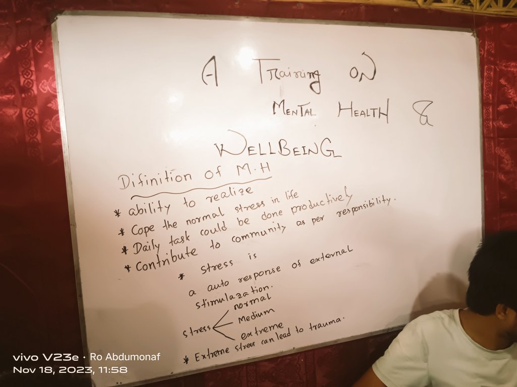 roabdumonaf's tweet photo. In the world largest #Rohingya refugee camp Cox's Bazar in Bangladesh
A Training on Mental health and #Well-being
Stress ,extreme, normal dedium
* Extreme stress can lead to trauma
#well-being is a set that contain Environment relative workplace.
- organise vai Rohingya Youth. https://t.co/dvdbWRzvGO