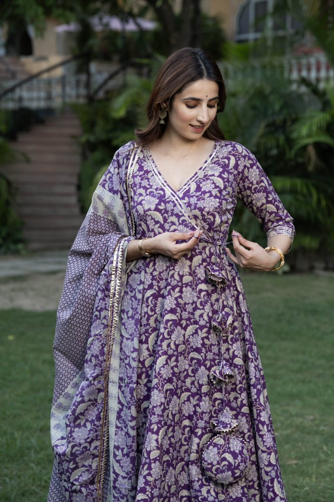 SAJILOJaipur's tweet image. Feeling periwinkle-icious in our PERIWINKLE FLORAL COTTON SUIT SET!💜

SHOP NOW🛍️🛍️

#sajilo_official #cotton #suitsets #cottonsuitsets #ethnicwear #indianwear #onlineshopping #jaipur #pinkcity #weddingwear #womenswear #trending #designssuits #india #shop #giftforher #blockprint