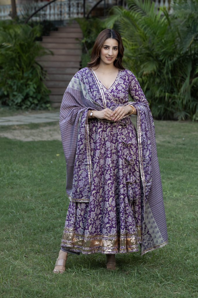 SAJILOJaipur's tweet image. Feeling periwinkle-icious in our PERIWINKLE FLORAL COTTON SUIT SET!💜

SHOP NOW🛍️🛍️

#sajilo_official #cotton #suitsets #cottonsuitsets #ethnicwear #indianwear #onlineshopping #jaipur #pinkcity #weddingwear #womenswear #trending #designssuits #india #shop #giftforher #blockprint