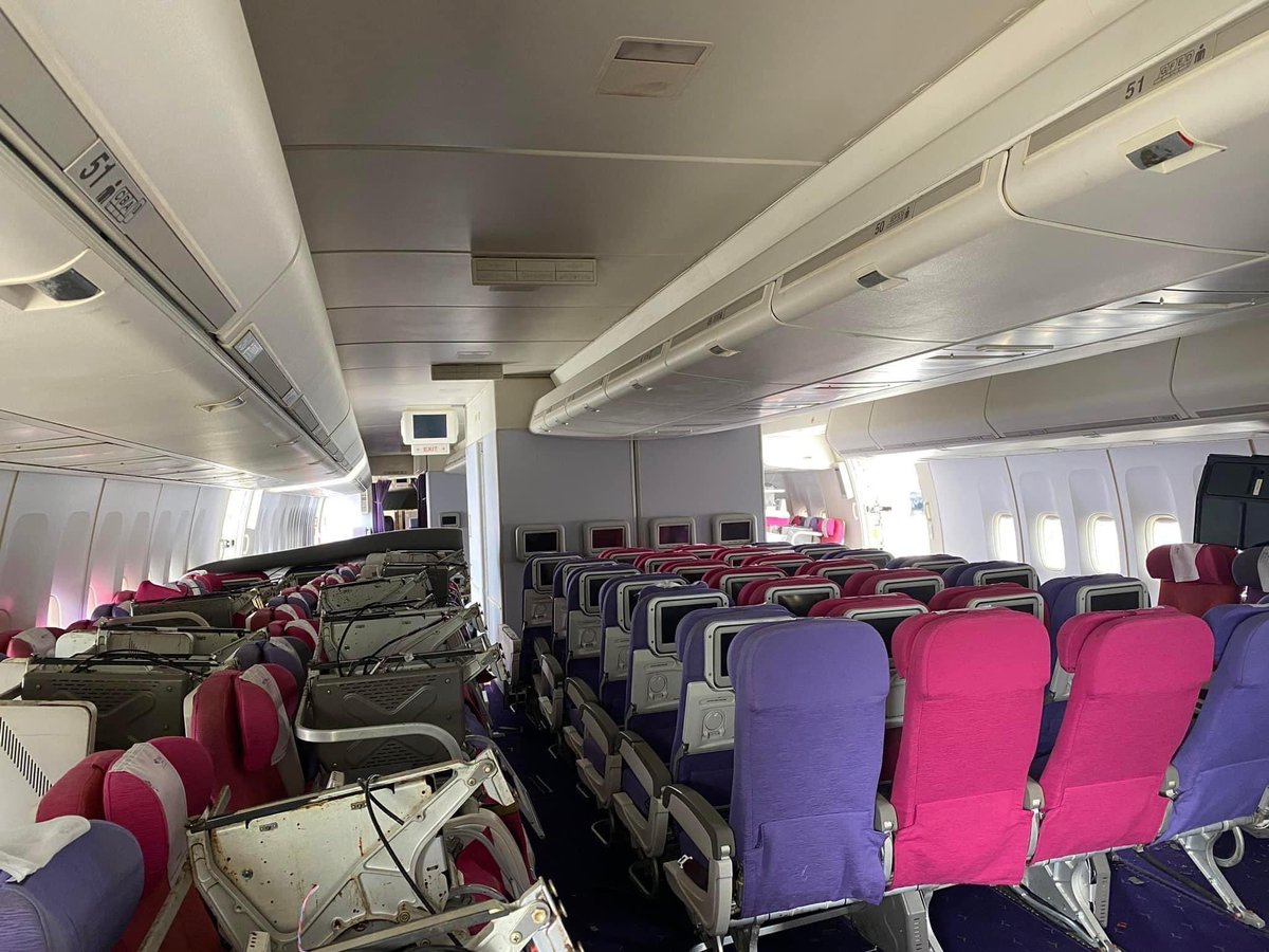 RonallChersan's tweet photo. 🌟มีโพสต์ประกาศขายเครื่องบิน Boeing747-400 ของการบินไทยที่ปลดประจำการไปแล้ว 

💵ราคา 11 ล้านบาท เหมาะสำหรับนำไปทำคาเฟ่ หรือแล้วแต่จะสร้างสรรค์

✅ในคอมเมนต์ยังบอกด้วยว่า ไม่เกิน 100 กม.จากสุวรรณภูมิมีทางร้านจัดส่งให้ด้วย ได้เก้าอี้ผู้โดยสารในเครื่องครบด้วย https://t.co/8MKDSskD2X