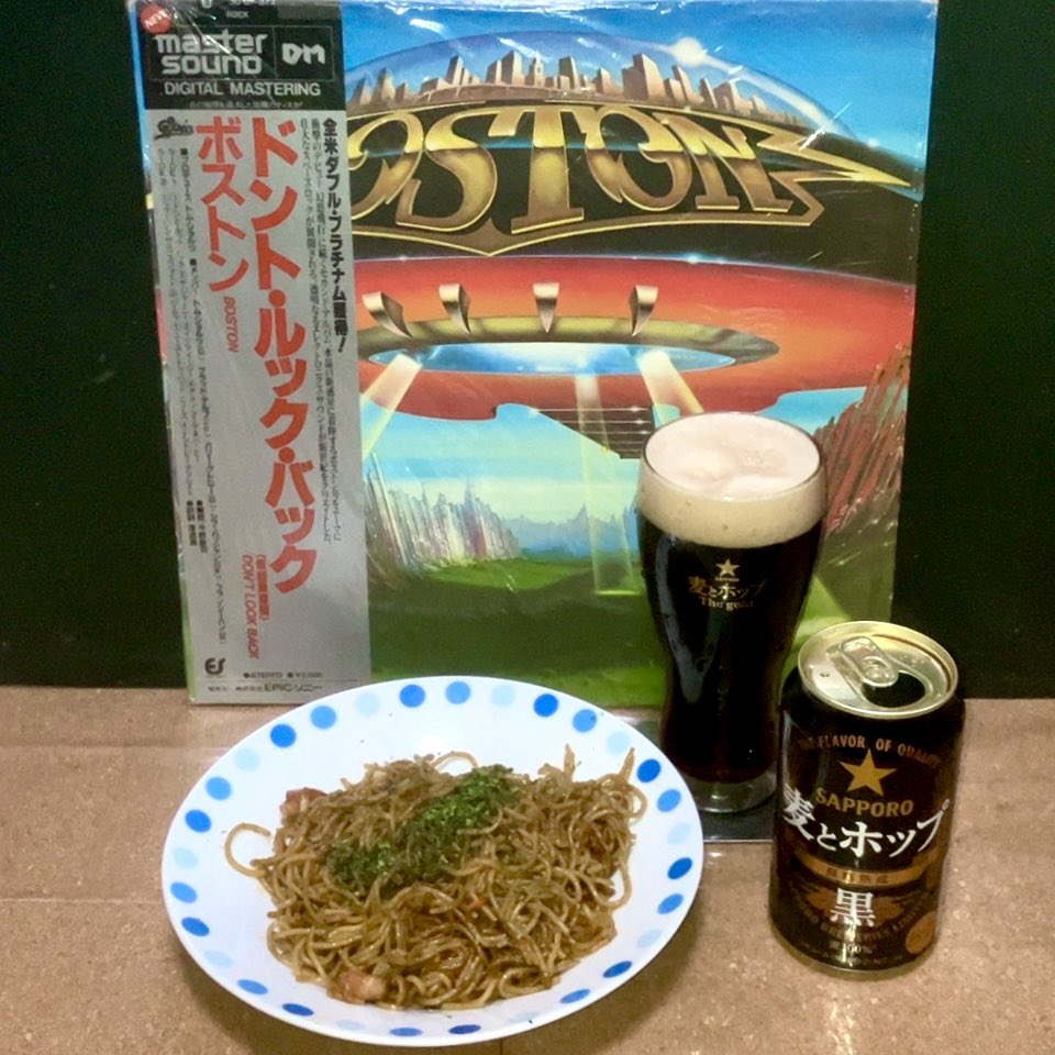 SKYLINE_E_ECR33's tweet photo. さて #昼ごはん は
#焼そば 作って
たまにはな #麦とホップ黒 と
五目焼そば …と
言いたいトコだが
合わせた具材は
5品目どころじゃない
#十二三目焼そば(笑)
ここから
#マイルCS
集中モードです←知らんがな
🍺😂🥘
#NowPlaying
#DontLookBack
#Boston
#MasterSound https://t.co/Qzed7sIYnQ