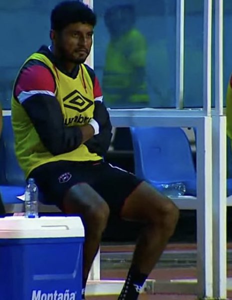 Johan Vengas en la final del torneo de copa donde LDA quedó campeón ante Saprissa se comió con tenedor y babero a Mariano Torres. Comprobando así que hace más afuera que dentro.