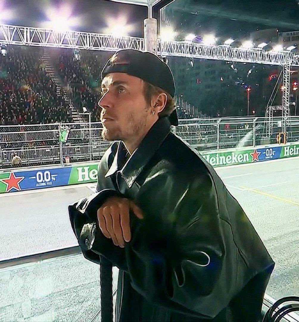 streamJBchile's tweet photo. Justin Bieber en el GP de Las Vegas ❤️‍🔥 https://t.co/hfBvLHppbU