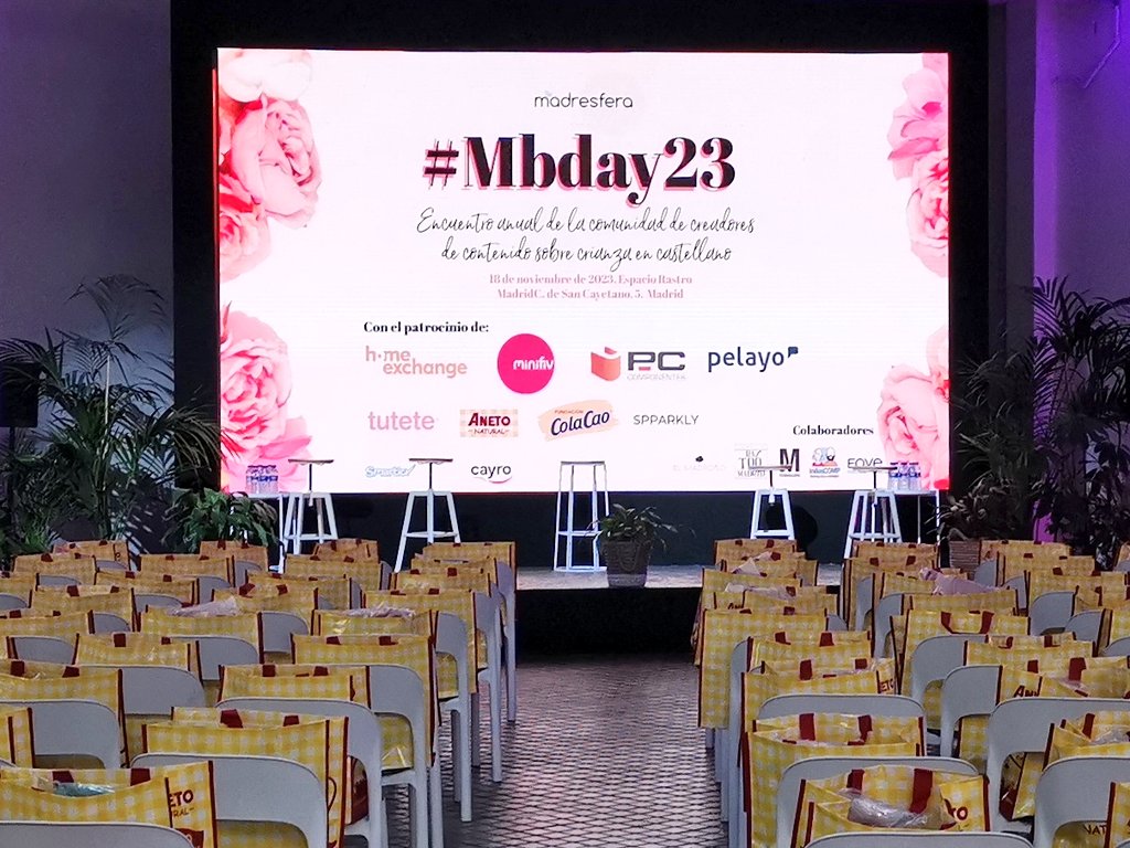 madresfera's tweet photo. GRACIAS es la palabra que más pronunciamos ayer (quizás junto a "blog" 😂) y es el sentimiento que nos embarga hoy: agradecimiento y reconocimiento. 
GRACIAS a todas las personas que nos acompañasteis ayer, creadoras y empresas, porque vosotras sois el ❤️ del #Mbday23 https://t.co/OjiHGMR28b