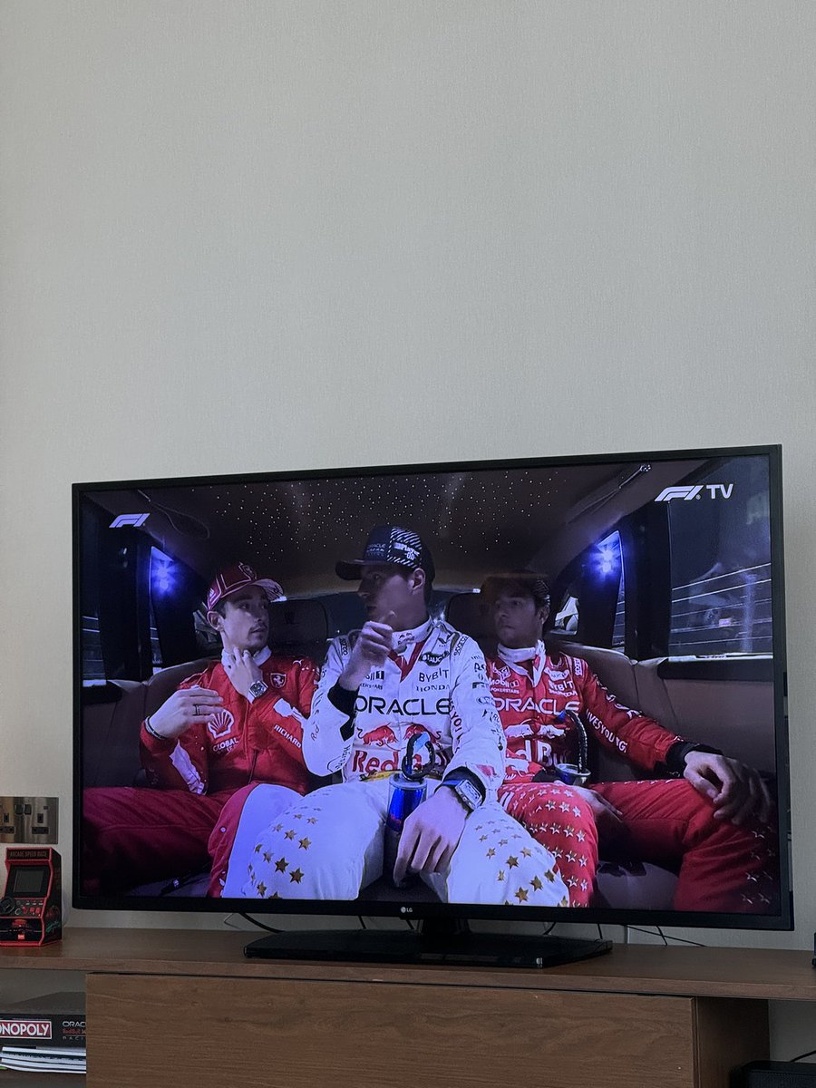 Verstappen’s podcast is now carpool karaoke. 
.
#VegasGP