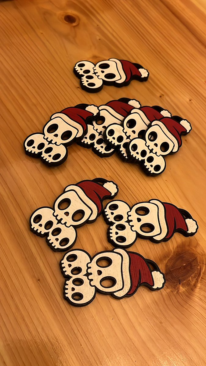 Pand0RA_R0X's tweet photo. New ornaments #lasermayhem https://t.co/AwJCAy3vAE