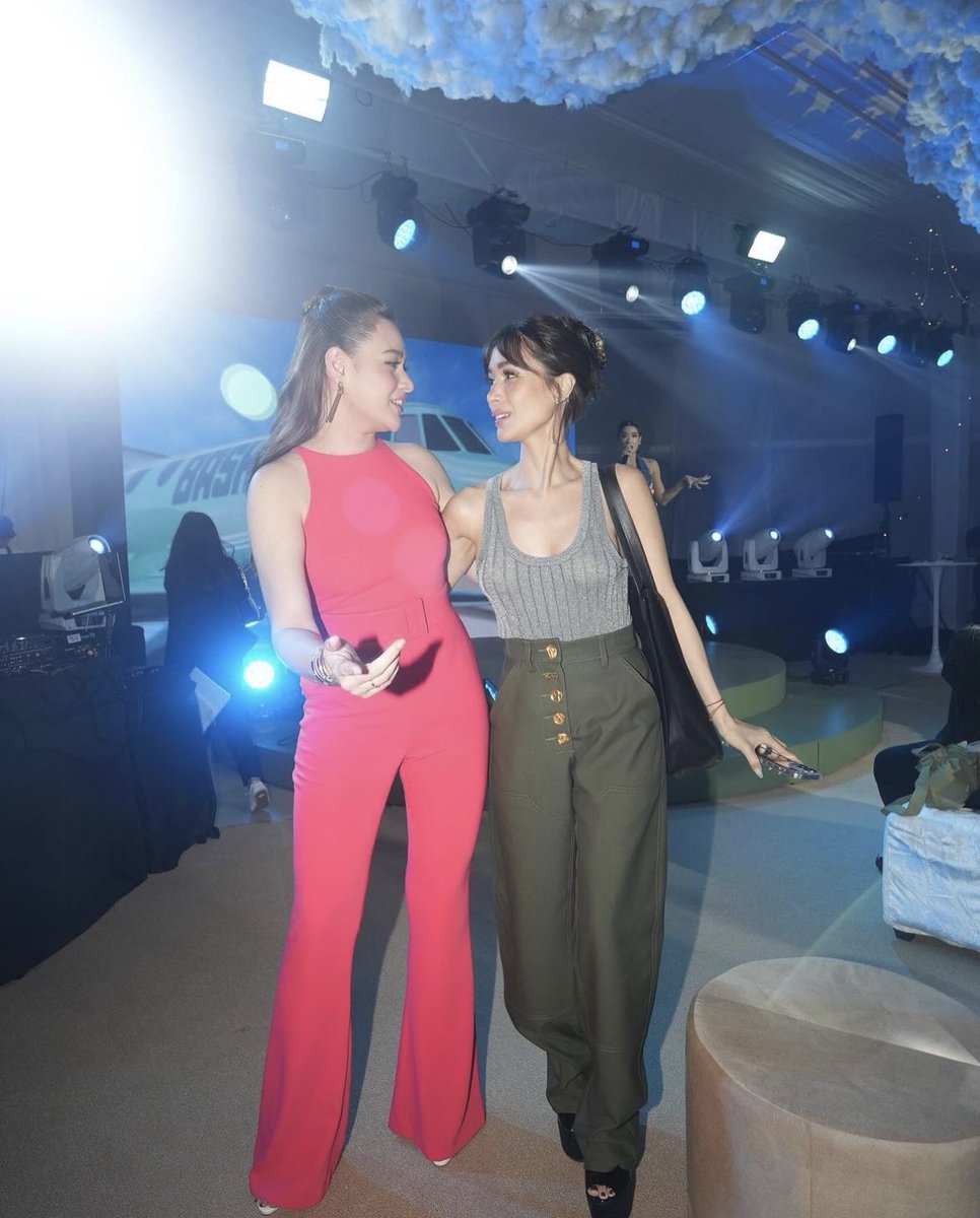 MovieQueenBea's tweet photo. I know youโre living for these Queensโ interaction!
Thank you Hearty for the support! โค๏ธ
#TheBigBash
#BashManila
#BeaAlonzo
#HeartEvangelista https://t.co/CzXIweIr2n