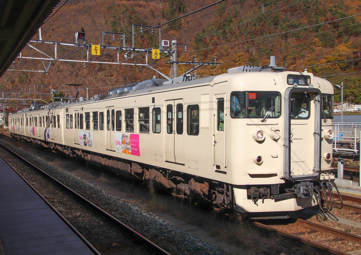 ztq_y's tweet photo. #しなの鉄道 #しな鉄 #ShinaTetsu
戸倉行けば #115系 天国
#Turkey_PJ
佐久地域星空トレイン
しかも構内のコーヒーショップしなののとんかつ定食すんごい美味しかった!
#昭和な電車
#ヘッドマーク #headmark #ラッピング #wrapping
長野 中部 中小 地方 私鉄 鉄道 列車 small rail way shortline company train Japan