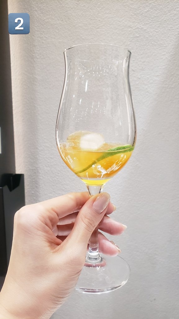 chiiic91422577's tweet photo. 【審査対象投稿】11/19②
飲む森林浴🌿
松とか色んな樹木?のシロップで香りを楽しみ癒され、ライム少量のジンとトニックウォータを足して行くことでまた香りが変化してゆくドリンクをdirectorが振る舞ってくれました♪お洒落すぎる🥂
#firstdrink #モクテル
#KURAUDIA
#withBouquet
#ミクチャ https://t.co/cP6ssKPB9r