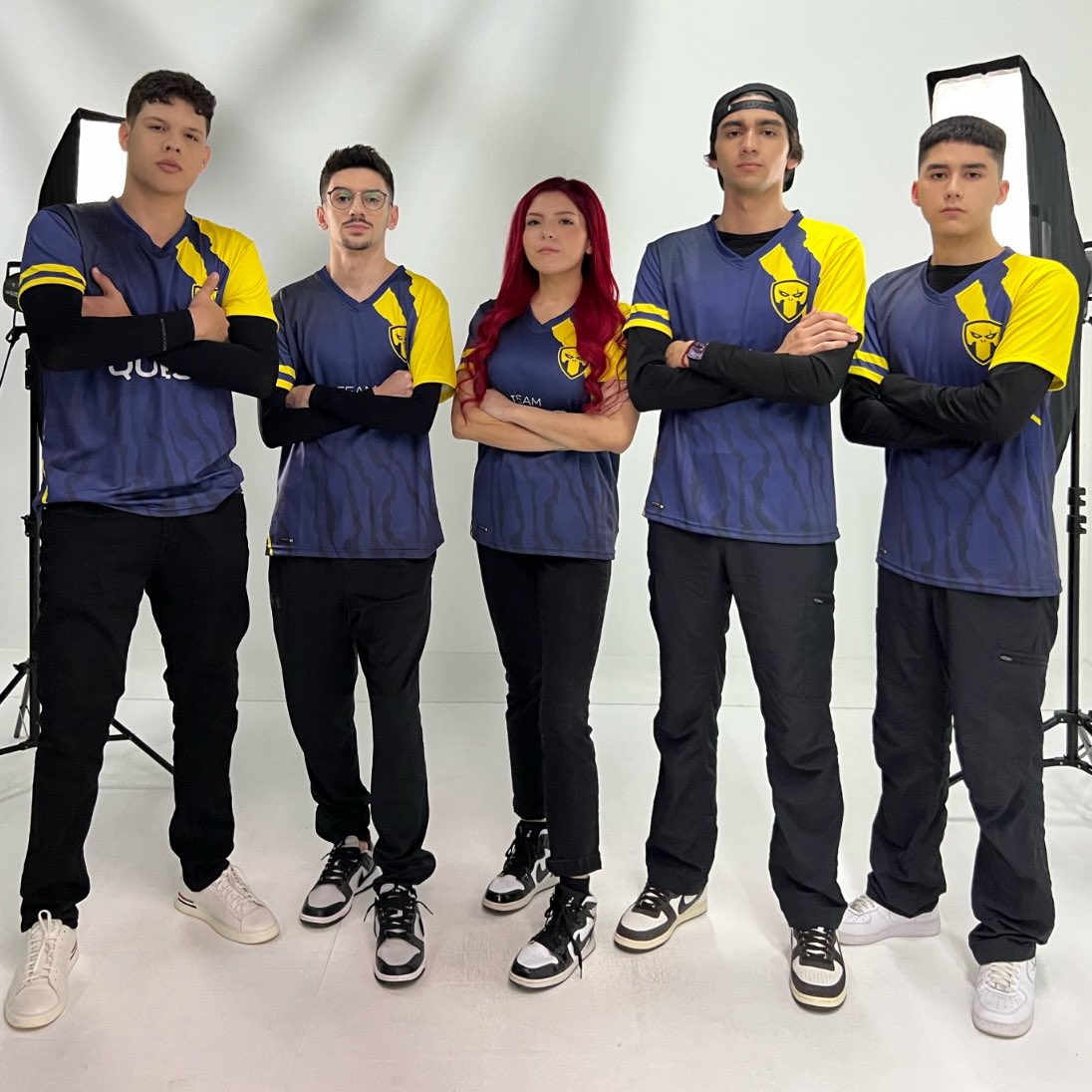 PUBGMOBILELATAM's tweet photo. 🏆 ¡La victoria está cada vez más cerca para @TeamQuesoGG ! ¿Listos para verlos brillar esta madrugada? 🍗🧀

🔵Nos vemos en vivo: 4:45 🇲🇽, 5:45 🇨🇴 y 6:45 🇦🇷

#PMGC #PMGC2023 #PUBGMOBILE #PUBGMESPORTS #PUBGM #GoTQ #VamosTQ https://t.co/xo8nwOZI2T