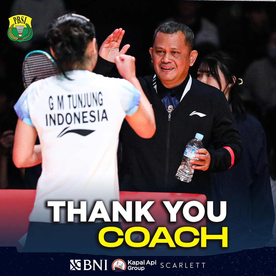 INABadminton's tweet photo. GREGORIA RAIH MAHKOTA JUARA! 🥇

Wakil tunggal putri Indonesia, Gregoria Mariska Tunjung meraih mahkota juara di ajang Kumamoto Masters Japan 2023 (BWF Tour Super 500) yang berlangsung di Kumamoto, Jepang.

Gregoria berhasil mengalahkan peraih medali emas Olimpiade Tokyo 2020 Chen Yu Fei dengan dua gim langsung 21-12, 21-12!

Simak perjalanan Gregoria sejak babak 32 besar hingga podium juara Kumamoto Masters Japan 2023!

R-32: Gregoria vs Nozomi Okuhara (Jepang) 21-19, 21-19 
R-16: Gregoria vs Kim Ga Eun (Korea Selatan) 23-21, 21-12 
Perempatfinal: Gregoria vs Yeo Jia Min (Singapura) 22-20, 21-19 
Semifinal: Gregoria vs Zhang Beiwen (AS) 21-12, 21-13 
Final: Gregoria vs Chen Yu Fei (China) 21-12, 21-12 

Terima kasih Gregoria Mariska Tunjung atas perjuangan dan dedikasinya di Kumamoto Masters Japan 2023, sehingga membuahkan hasil juara! 🇮🇩🇮🇩

Juga apresiasi kepada pelatih dan seluruh tim ofisial yang turut mendampingi Gregoria untuk merebut mahkota juara dalam turnamen Kumamoto Masters Japan 2023! 🇮🇩🇮🇩 

Indonesia turut bangga atas gelar juara untuk Tunggal Putri Indonesia yang di wakilkan oleh Gregoria Mariska Tunjung!

#KumamotoMasters2023