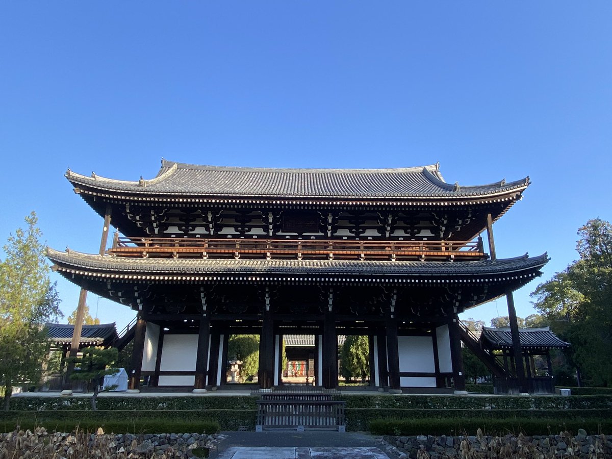 k_YazM's tweet photo. 東福寺の早朝拝観
国宝の三門特別拝観　素晴らしかったー。
♯京都♯紅葉♯東福寺早朝拝観 https://t.co/jS6a1GcCX5