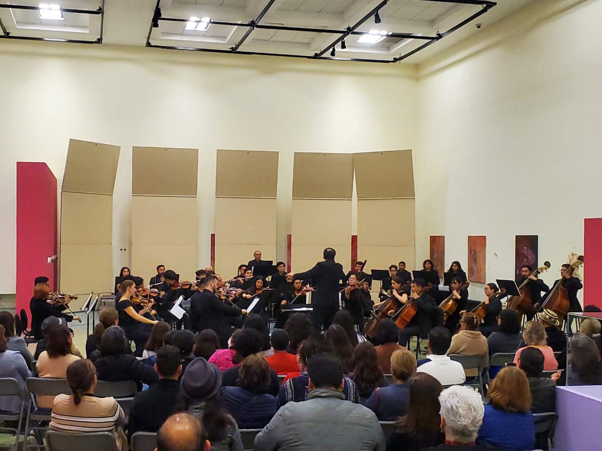 OrquestaBC's tweet photo. ¡Gracias por acompañarnos son un público espectacular!. Agradecimiento a la máxima casa de estudios UABC y su Fac. de Artes en Ensenada por producir tanto talento de la mano de estos dedicados jóvenes. Gracias a la Secretaría de Cultura de BC por hacernos sentir siempre en casa. https://t.co/fVLlr1ClLk