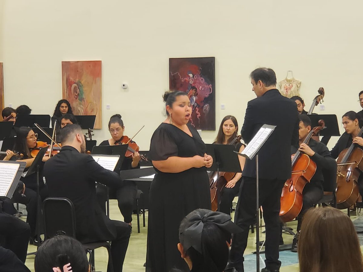OrquestaBC's tweet photo. ¡Gracias por acompañarnos son un público espectacular!. Agradecimiento a la máxima casa de estudios UABC y su Fac. de Artes en Ensenada por producir tanto talento de la mano de estos dedicados jóvenes. Gracias a la Secretaría de Cultura de BC por hacernos sentir siempre en casa. https://t.co/fVLlr1ClLk