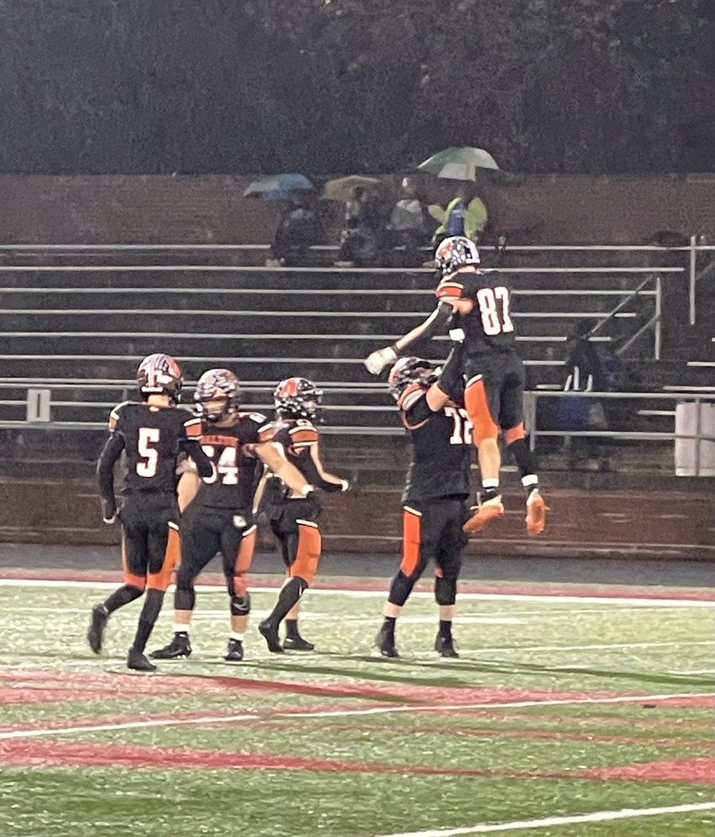 StarkMediaTeam's tweet photo. Congratulations to the @DaltonLocal Bulldogs 👏 on Winning The Division 7 Region 25 Title defeating Danville and advancing to face Caldwell this Friday in the State Semis from Zanesvilles Sulsberger Stadium 

#StarkMedia 🏈
@OHSAASports @FOX8FNTD @greysonsiders23 https://t.co/b6JNZ3S2zV