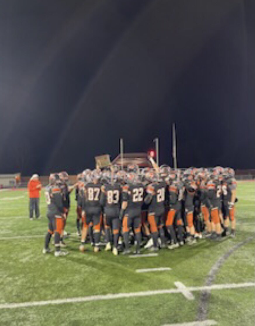 StarkMediaTeam's tweet photo. Congratulations to the @DaltonLocal Bulldogs 👏 on Winning The Division 7 Region 25 Title defeating Danville and advancing to face Caldwell this Friday in the State Semis from Zanesvilles Sulsberger Stadium 

#StarkMedia 🏈
@OHSAASports @FOX8FNTD @greysonsiders23 https://t.co/b6JNZ3S2zV