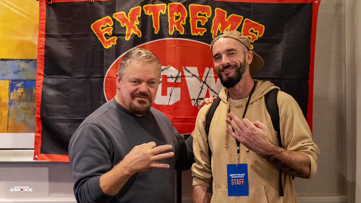 Day 1 of the #NortheastSportsCardExpo #QuincyMA Buildin’ a franchise with #TheFranchise himself Shane Douglas‼️👌 📸: @HushHarding #NorthEastTradingCardExpo #TheFranchise #ShaneDouglas #ECW #icon #worldchampion #NWA #NETCE #Quincy #Day1 #cardExpo #TripleThreat