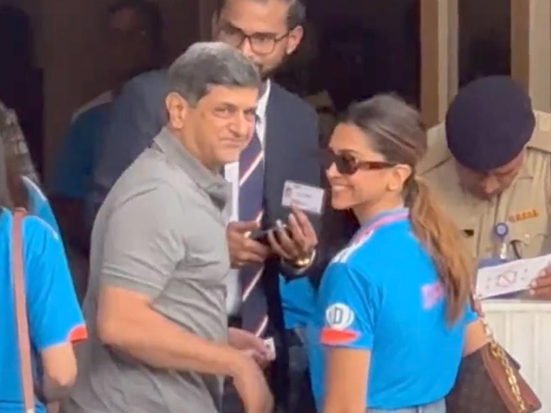 mufaddal_vohra's tweet photo. Deepika Padukone and her father will be attending the World Cup Final. https://t.co/y4UCHw2aBR