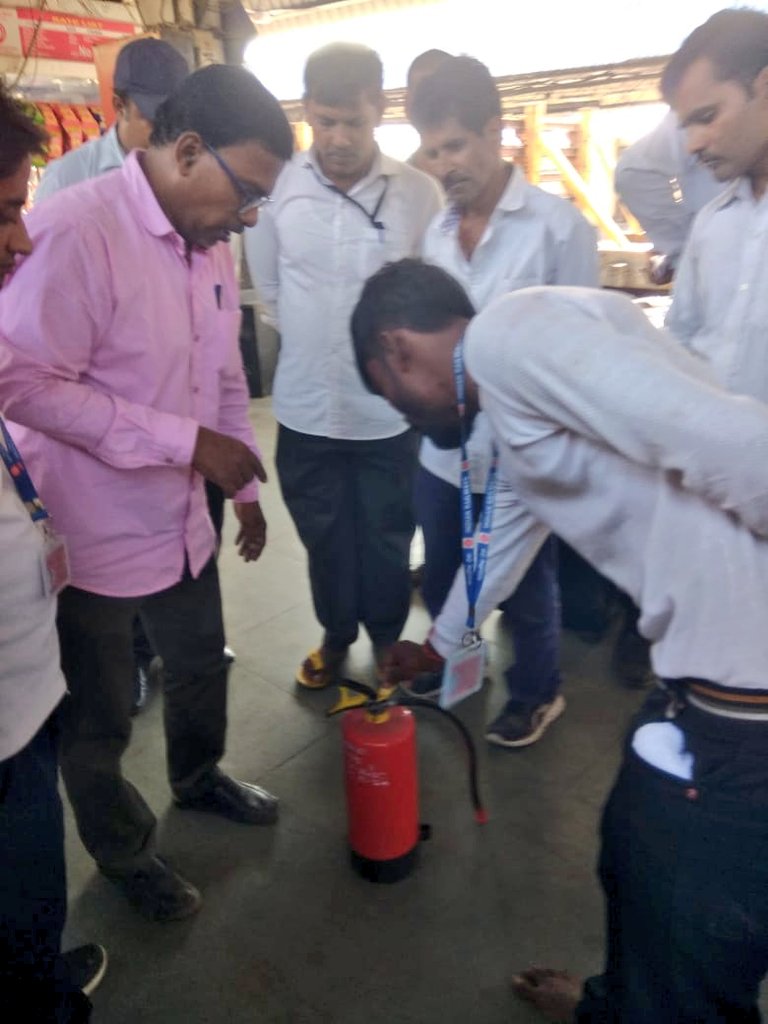 drmmalda's tweet photo. Empowering our OBHS &amp; Linen distribution staff with crucial fire extinguisher training 🔥🧯 Safety first, always ready to protect and serve! #SafetyTraining #OBHS #LinenDistribution #WorkplaceSafety

@EasternRailway https://t.co/dFi2wj9uER
