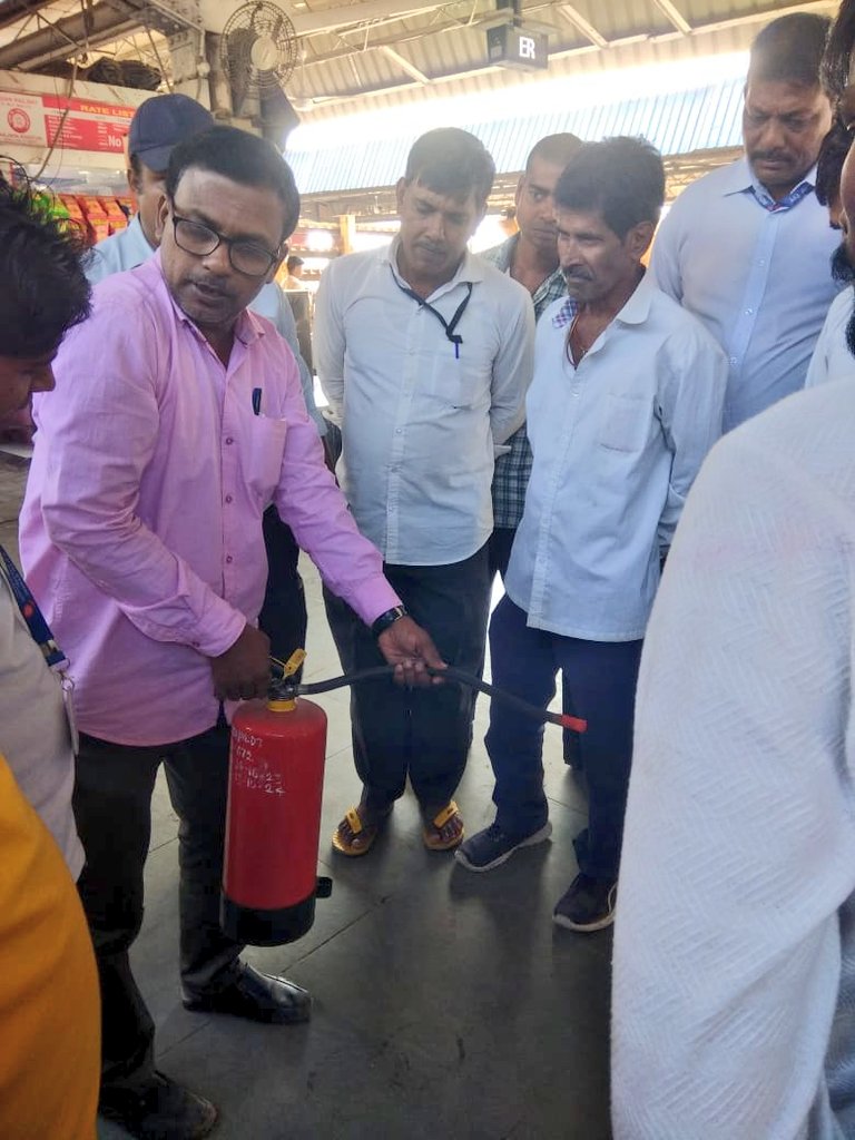 drmmalda's tweet photo. Empowering our OBHS &amp; Linen distribution staff with crucial fire extinguisher training 🔥🧯 Safety first, always ready to protect and serve! #SafetyTraining #OBHS #LinenDistribution #WorkplaceSafety

@EasternRailway https://t.co/dFi2wj9uER