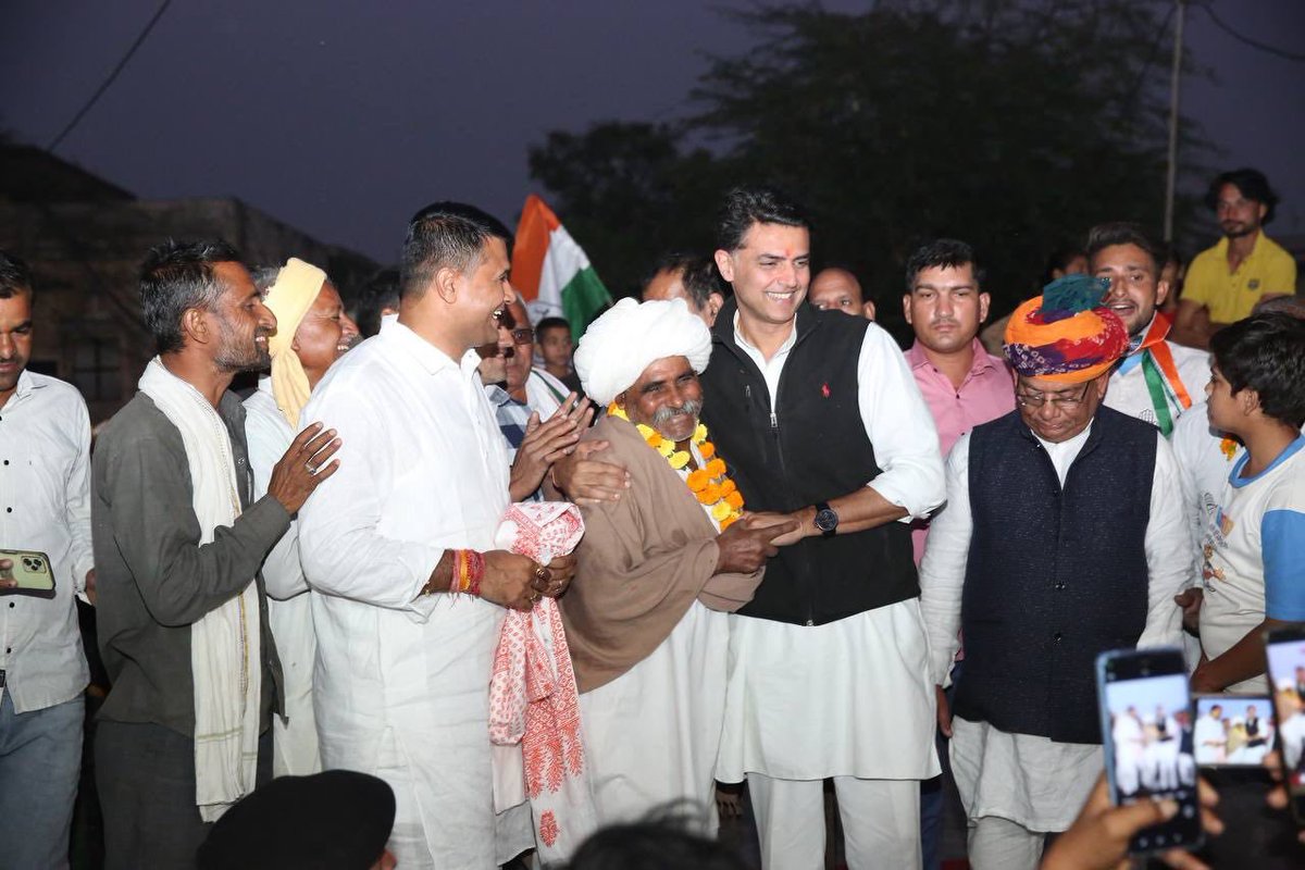 SachinPilot's tweet photo. देर रात टोंक में प्रचार। https://t.co/R7fskEozXK