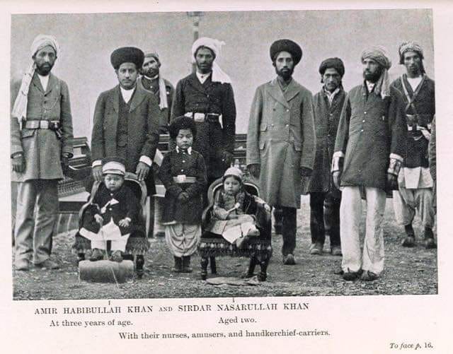 pashtonzoy's tweet photo. ارګ، کابل؛ افغانستان: ۱٨۸۶ع
د امیر عبدالرحمن خان کور، په وړو چوکیو کي د امیر عبد الرحمن خان دوه زامن؛ درې کلن امیر حبیب الله او دوه کلن نصرالله خان ناست دي، ورسره د دوی ساتونکي او د ارګ کاریګر ناست دي.
Arg, Kabul; Afghanistan: 1886
Amir Abdul Rahman Khan's house https://t.co/X1AyWGd94O