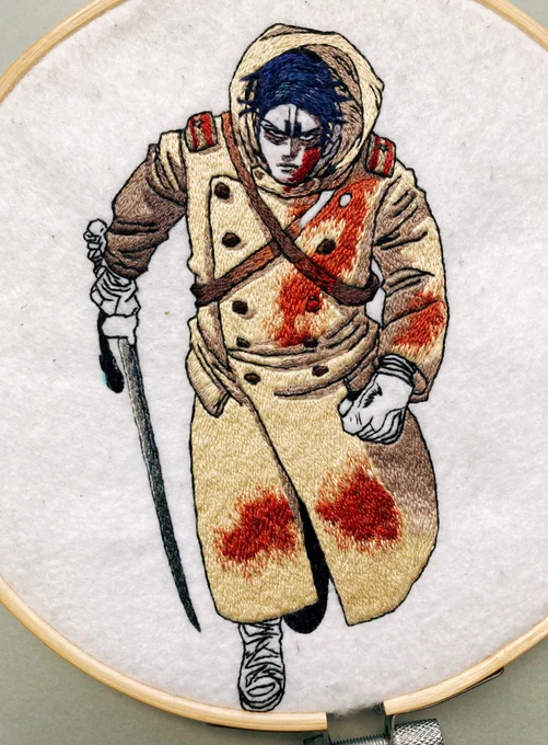 あと少しで終わりそうです肩章が重さと厚みある感じに刺繍出来た気がして気に入ってます 