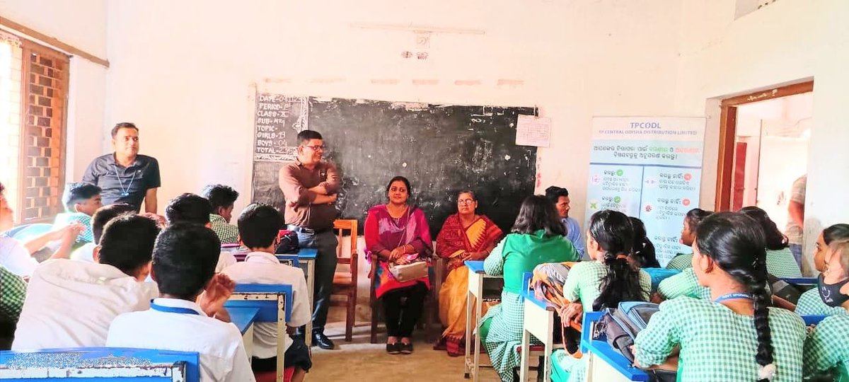 TPCentralOdisha's tweet photo. Empowering communities through dedicated Awareness Camps! Our recent session at Gopinathpur School, Charinala Section, focused on fostering safety awareness, promoting energy conservation practices and ease of online payment methods.

#TPCODL #AwarenessCamps  #ForYouWithYouAlways https://t.co/VfvhOVa0Vz