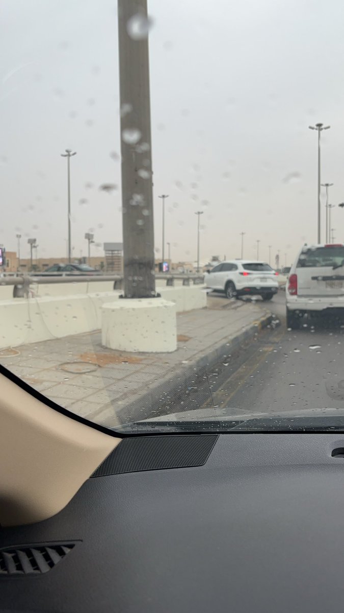 _alkhalaf's tweet photo. @emara_riyadh @Amanatalriyadh @Amana940 @RiyadhTransport @DGDA_SA @SaudiTransport @trendnews_24 كملوا الرصيف وعمود الانارة وحاجز الجسر 

الرسمه لم تكتمل تلوينها 👍 https://t.co/uHD5NsTYvZ