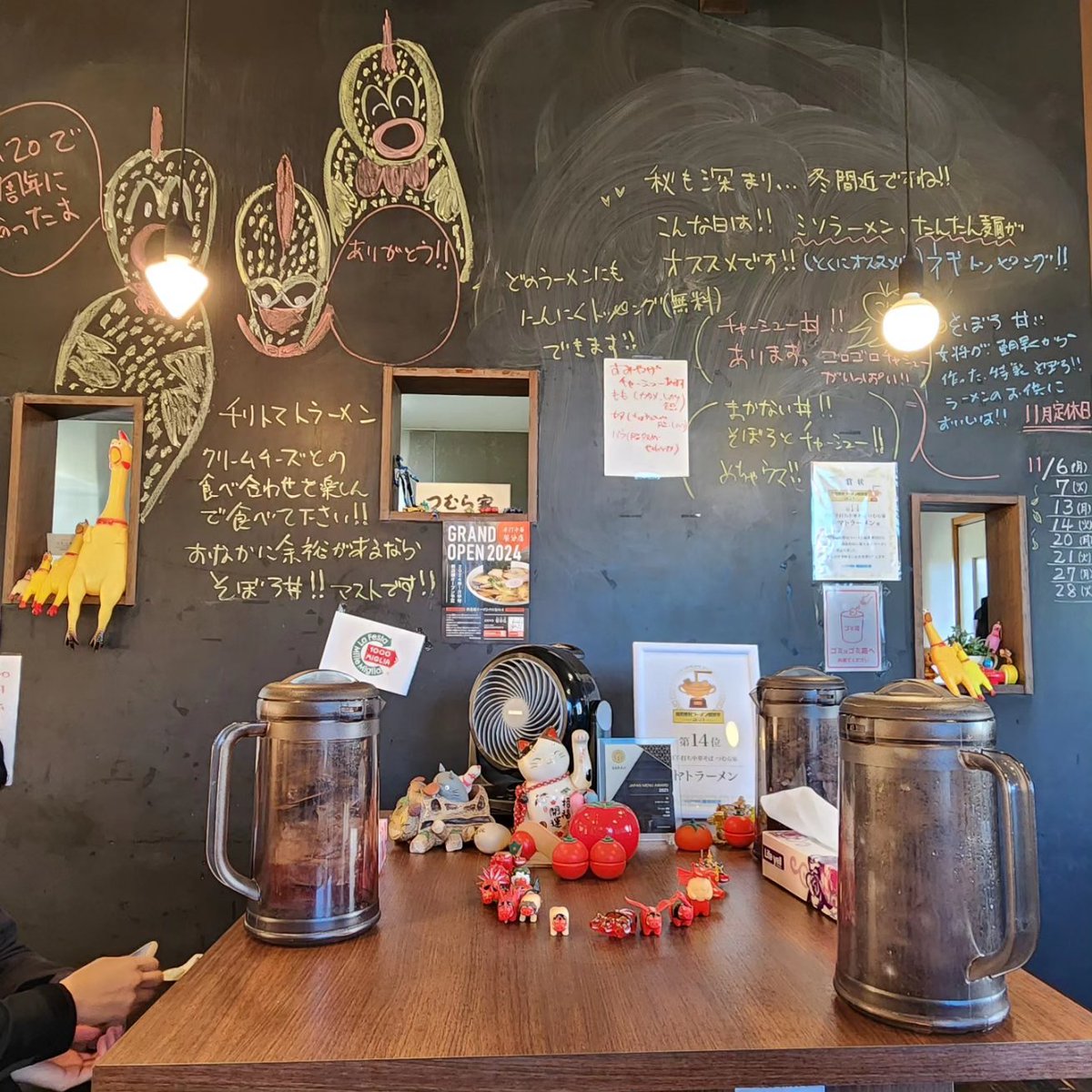 maruco059's tweet photo. #つむら家

福島旅２日目のお昼は
矢吹町のつむら家さんへ🚘️³₃

何を食べようか迷いに
迷ってワンタン麺🍜🍥
頼んでからもまだ迷う私…
胃袋が３つくらい欲しいなあ😂

あとは夢中で頂きました😆⤴️

また来られるように
頑張ります🙋

#ワンタンメン
#チャーシューメン
#矢吹町
#福島 https://t.co/GHhD7Xm05j