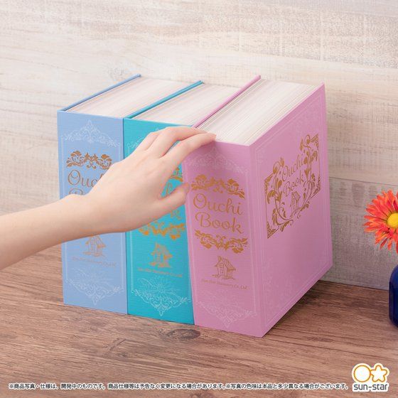 『卓上収納BOX おうちブック』

小物の収納としてはもちろん、小さな人形やぬいぐるみ、アクスタ等の撮影スポットとして…などなど使い方はいろいろ！
使用しない時はそのまま閉じて置くだけで、まるで絵本のような可愛いインテリアとして飾れます
goodslog.info/11719/