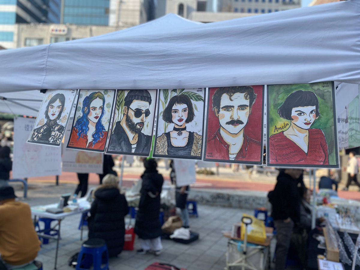 오늘 1-8시 초상화그려요✨🥰📍 서울 마포구 어울마당로 132 앞!