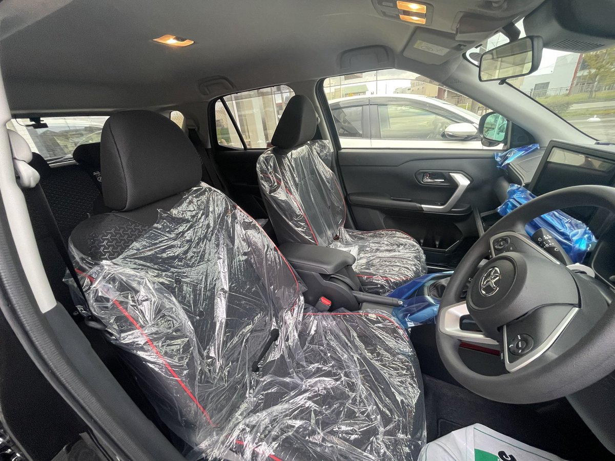 k_maruzen's tweet image. #TOYOTA #RAIZE 新車です✨
シンプルでクールな見た目と広々空間❕❕
男女ともに人気のsuv車となっております😊
かっこいい〜✨✨
#カーテラス金沢本店　
#新車