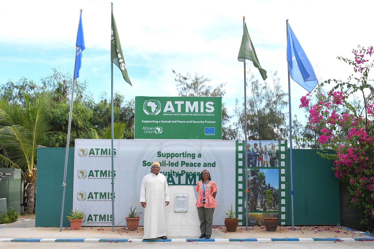 ATMIS_Somalia's tweet image. Wakiilka Gaarka ah ee Guddoomiyaha Golaha Midowga Afrika ahna Madaxa #ATMIS, Danjire @souefmo_elamine, ayaa khamiistii la kulmey Khabiirka  Xuquuqul Insaanka Madaxa Banaan, ee #QM Ms. Isha Dyfan. Waxay ka wada hadleen xaaladda #Xuquuqda Aadanaha #Soomaaliya &amp;amp; fursadaha taageerada