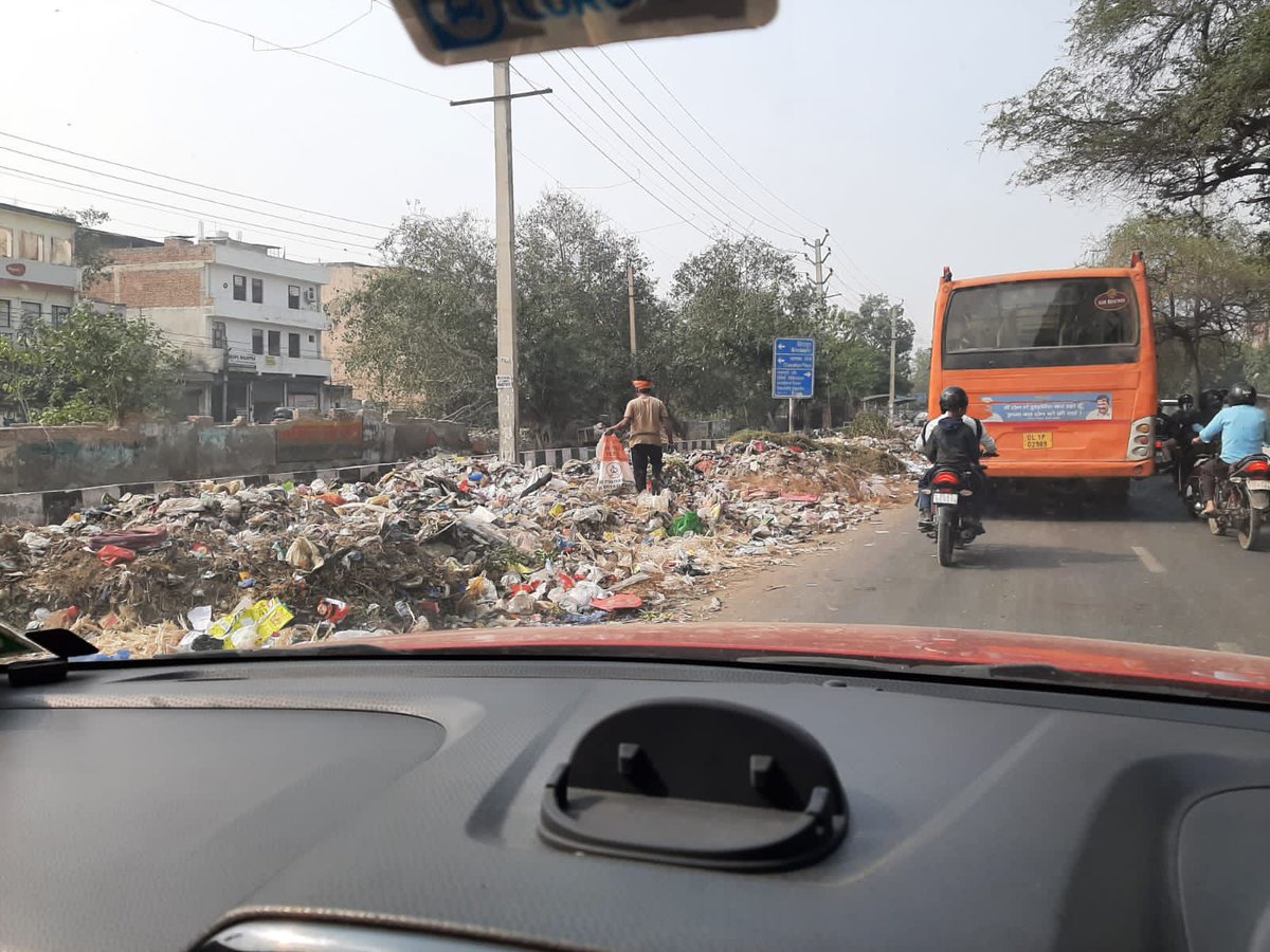 This mess is increasing day by day and leading to diseases <a href="/ArvindKejriwal/">Arvind Kejriwal</a> This is Pankha road. Trust me if this is not addressed then we would see another mountain in Delhi