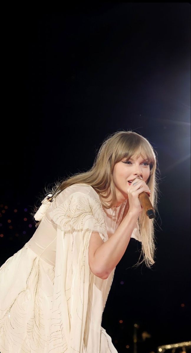 meowyooni's tweet photo. No estuve en 2016 pero ahora sí y siempre, Taylor te amo eres la persona más buena de este mundo. 
#TaylorWeWillStay    #TaylorItsNotYourFault https://t.co/ErOBjPWk1w