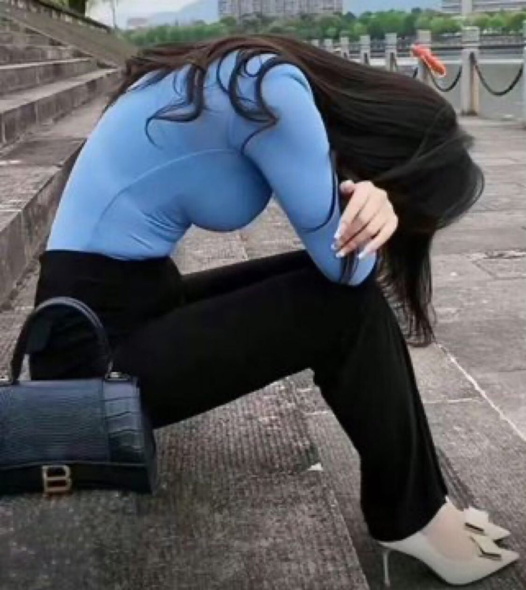 yezizz7's tweet photo. 女人千万不要找爱钓鱼的男朋友，
更不能嫁给视钓鱼入命的男人，
因为他们已经不需要你了， https://t.co/aPWfRnDaGl