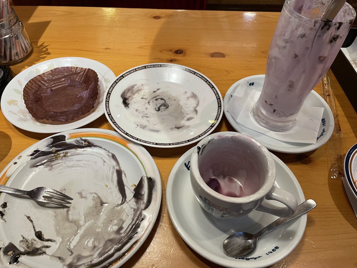 MrPurpleMen's tweet photo. スタバさん、、、
去年は紫だったのに今年はまっくろくろすけだったから絶望していた、、、🫠

だがしかし！
救世主は此処にあり！！

これでもう少しだけ頑張れる気がするのであります
#紫好き部 #コメダ珈琲 https://t.co/I8DBbumMUz