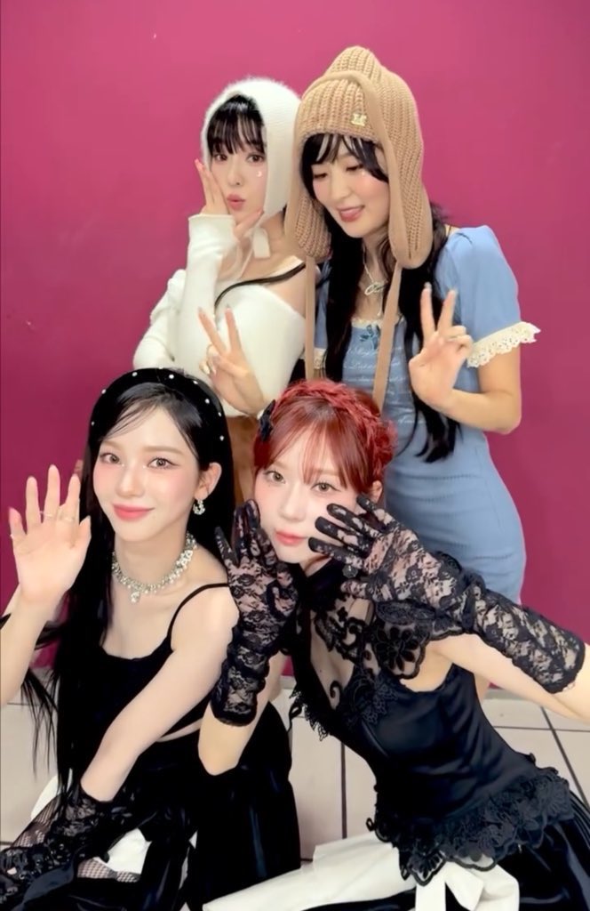 sunshine_080507's tweet photo. jiminjeong and seulrene 😭😭😭😭😭😭😭😭😭😭😭😭😭 https://t.co/NtVwv99T0D