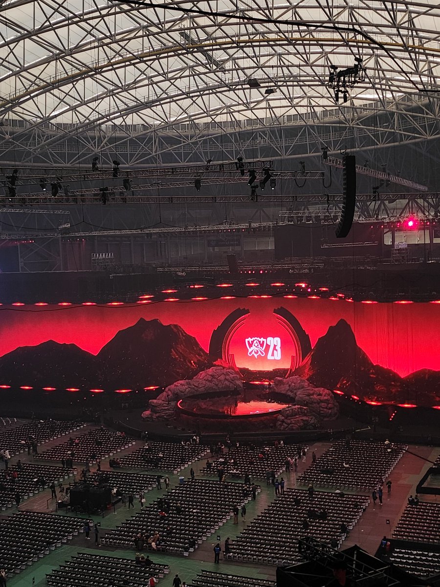 _d3951's tweet photo. The stage is crazy holy f this is for real
#Worlds2023 #WBGWIN https://t.co/sYi54no7oK