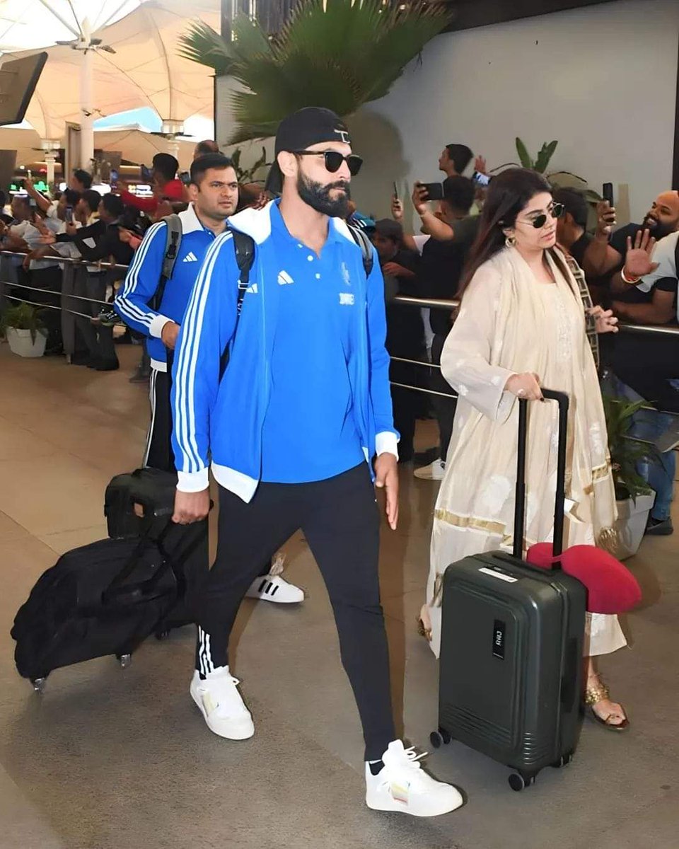 Rivaba4BJP's tweet photo. As you step onto the cricket field, my heart swells with pride. May every stroke echo the dreams of a billion hearts. Best of luck, my love. Jai Hind 🇮🇳 🏆
@imjadeja https://t.co/K3Wm4E8gIg