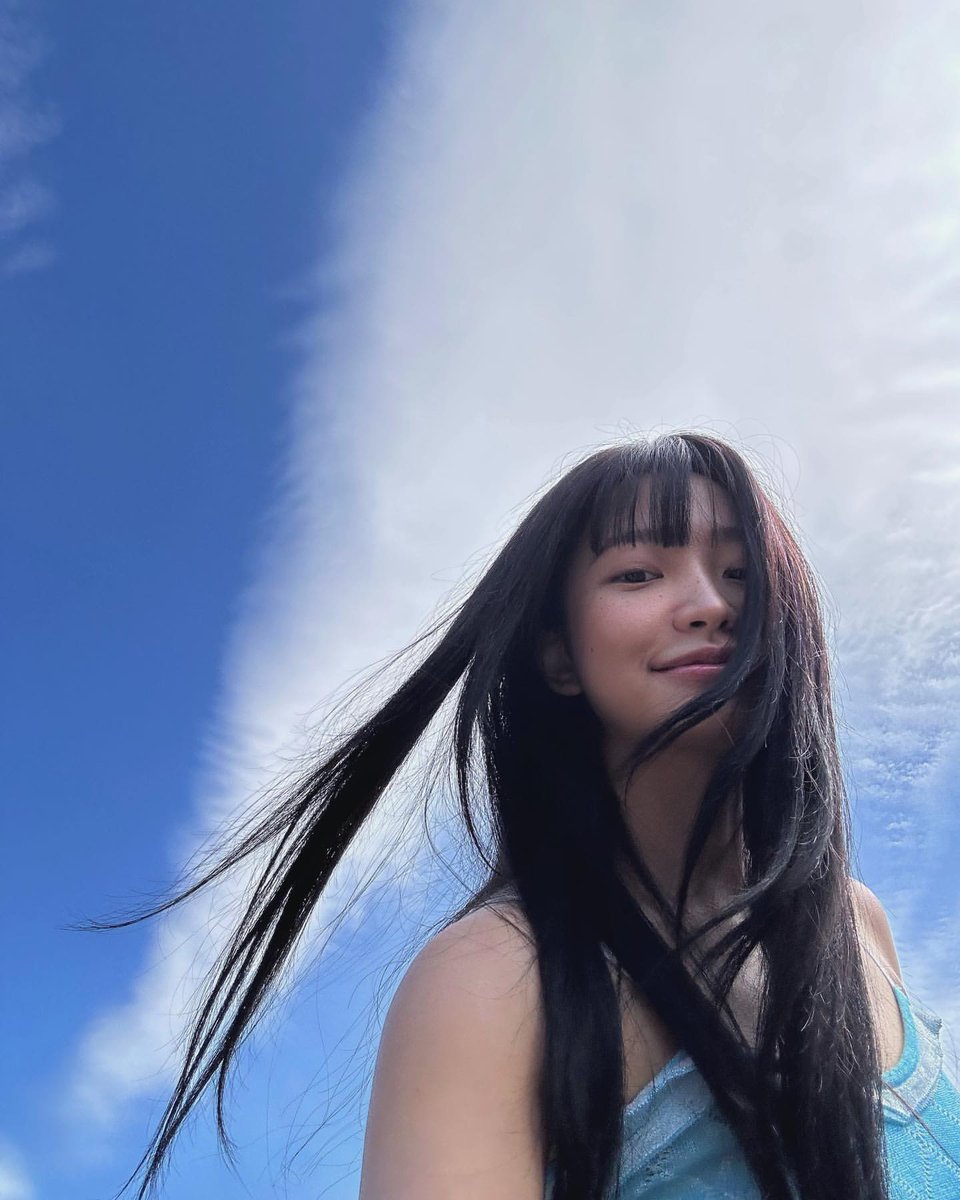yeristgrm's tweet photo. @RVsmtown [INSTAGRAM POST] - 9P1V

🦋🌬️🌬️🩵🫂
https://t.co/k8X2i7nU8x

@RVsmtown #RedVelvet #레드벨벳 #Yeri #예리 #Chill_Kill 
231119 · 15:10:17 KST https://t.co/pyy9lqVvFi