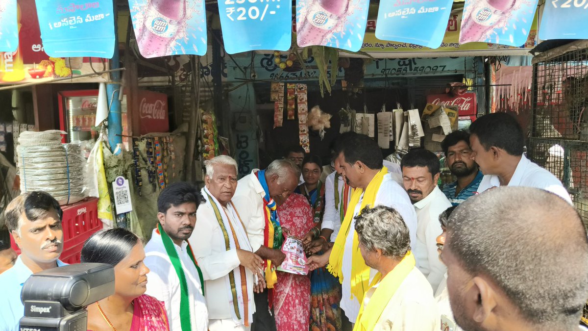 kunamneni_rao's tweet photo. పాల్వంచ మండలం జగన్నాధపురం గ్రామంలో ప్రచారం నిర్వహించిన కాంగ్రెస్,టీడీపీ,సిపిఎం, తెలంగాణ ప్రజా పందా,తెలంగాణ జన సమితి పార్టీలు బలపరిచిన సిపిఐ కొత్తగూడెం నియోజకవర్గ అభ్యర్థి కూనంనేని సాంబశివరావు.......
#VoteForCPI #kunamnenisambasivarao #CPI #Vote4CPI #voteforkunamnenisambasivarao https://t.co/I8H5VMgkHk