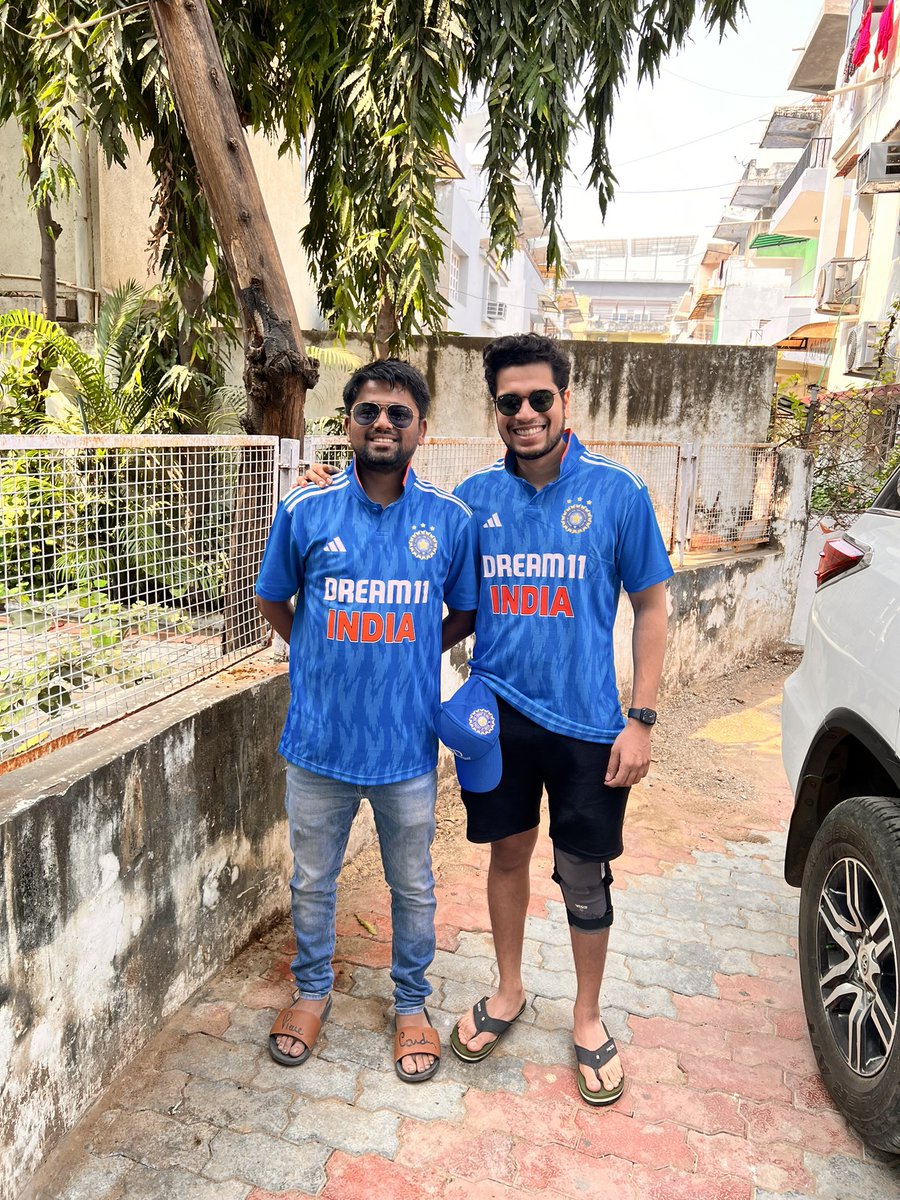 One with <a href="/rohan_sinha_/">Rohan Sinha</a> before the game.