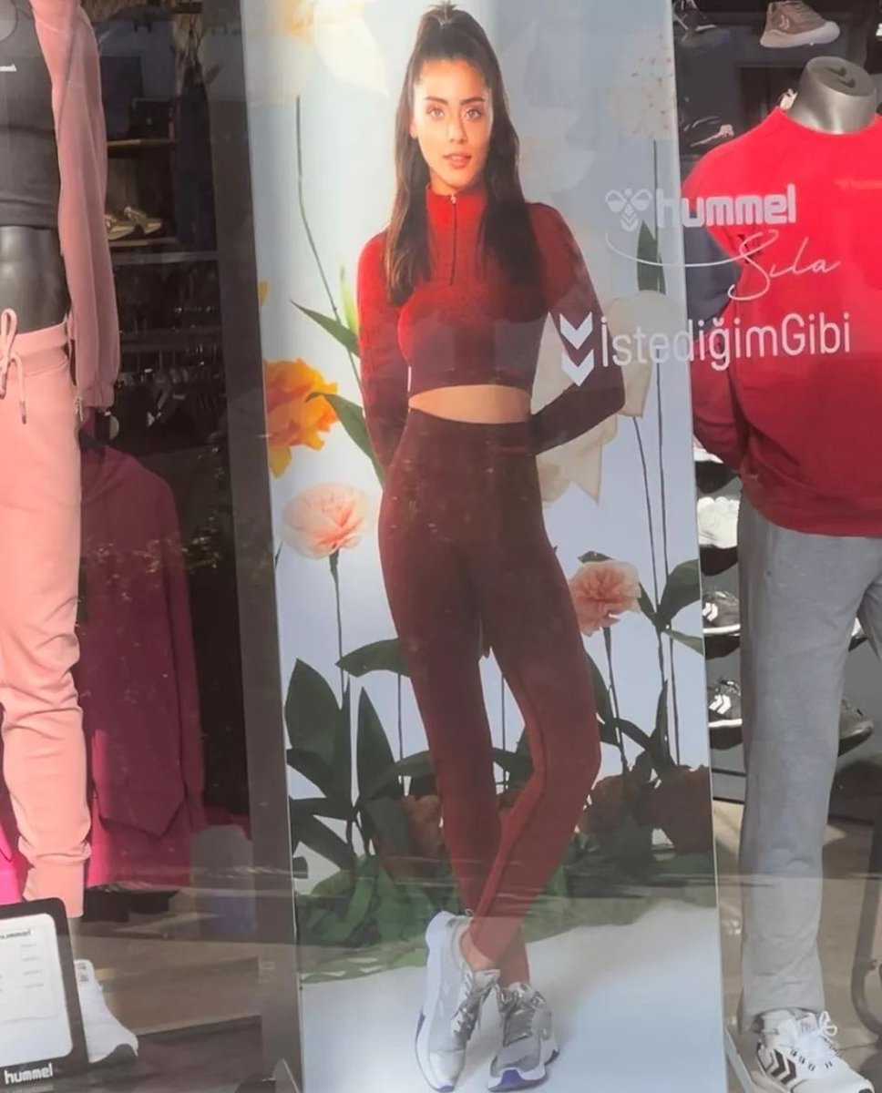 miliscarlat's tweet photo. hummelturkey Çiçek açıp dünyayı renklendirmeye #Kendinden Başla!

#hummel

#MindfulTraining
#SılaTürkoğlu 
Sıla Türkoğlu https://t.co/lXipnQPMVx