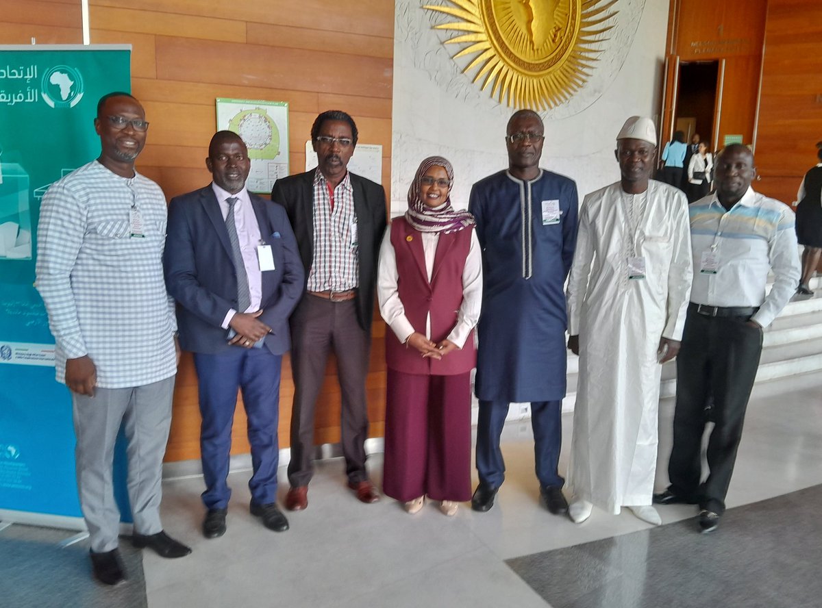 BoureEmmanuel's tweet photo. Les ânes sont menacés en Afrique mais ils peuvent compter sur de nouveaux soutiens. Merci @HuyamSalih pour porter haut l'agenda de lutte pour la préservation de l'espèce asine. https://t.co/ZKfhqQHy7r