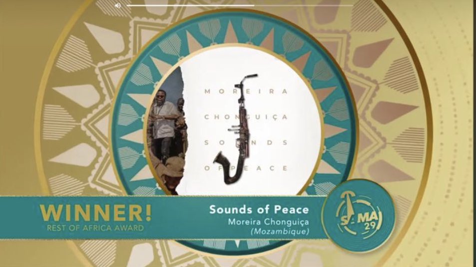 musicexchange's tweet photo. Stunning @TheSAMAs win by @MoreiraProject who is a great supporter of music exchange - education is power well done @LesleyWells61 from all of us at #mex @siphohotstix @Siphokazi_J @MartinMyers #SAMA29 #samawinner @shelrochaleal @shabierja @KayaON959 @SennaKarabo @neiljohnsonza https://t.co/1c4JrgvMaE