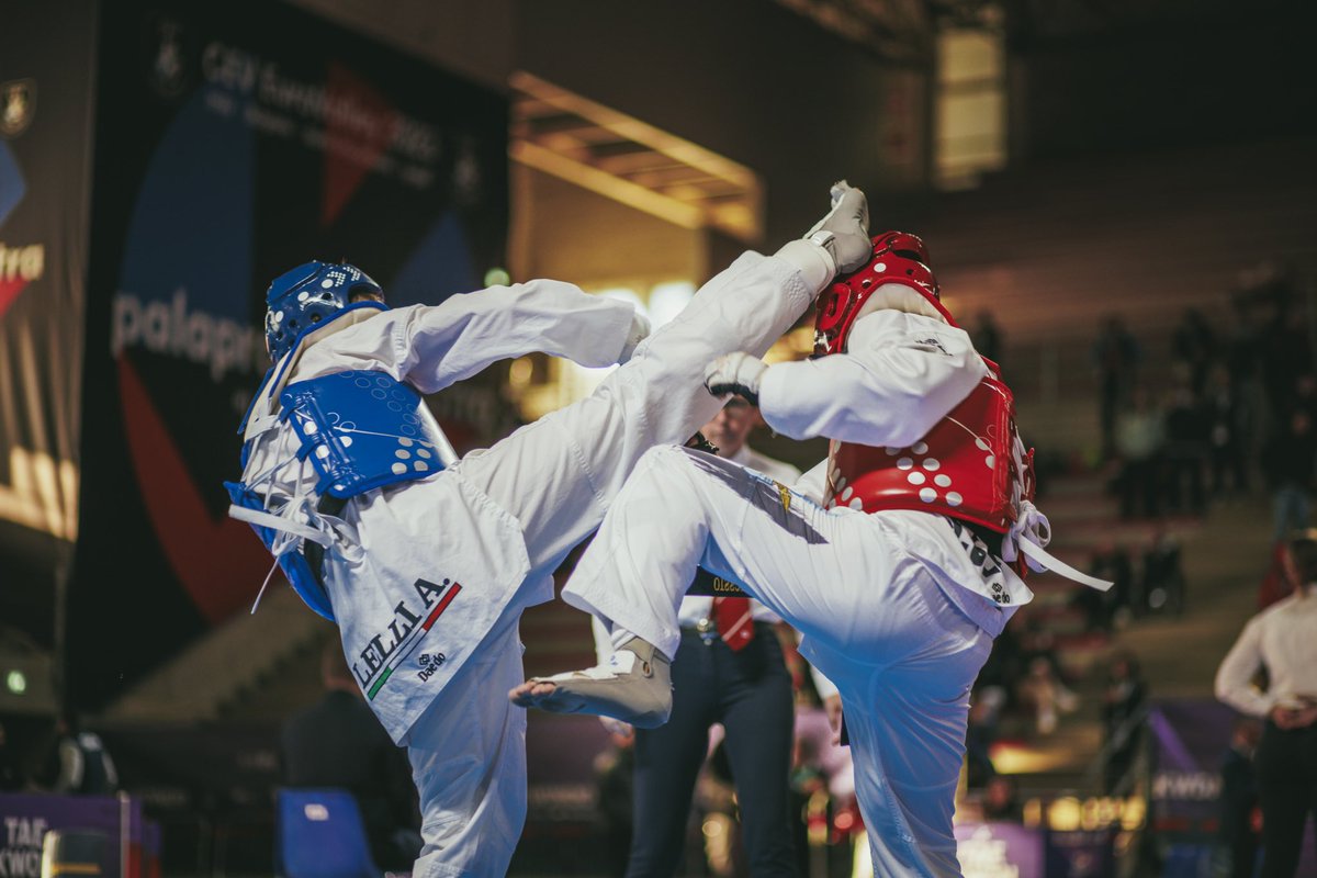 taekwondofita's tweet photo. Mente lucida, luce negli occhi e sguardo rivolto al futuro. 🇮🇹👊🏻 Day 2! 🔔

📸 @RobertoZazzara 

#itatkd #campionatiitaliani #nere23 #taekwondo #ancona #anconacity https://t.co/douOjRGxkD