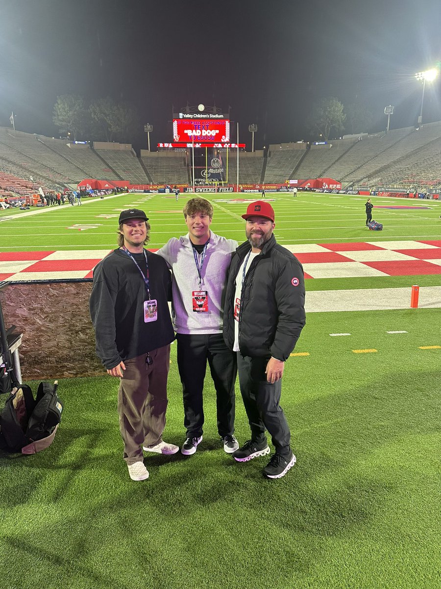 LauritzenBlake's tweet photo. Had a great time at the Fresno game! Thank you @FresnoStateFB for the invite! https://t.co/TOQErpHyf4