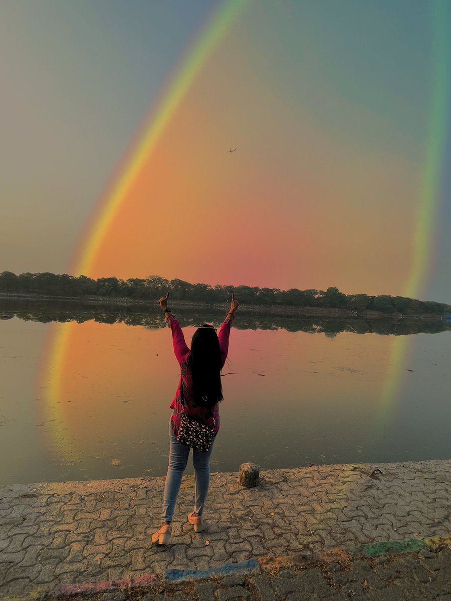 Swati_RJ's tweet photo. Painted skies and fading light: a mesmerizing sunset spectacle.
#Swatism #sunsets #Mumbai https://t.co/uGQeu1lmu6